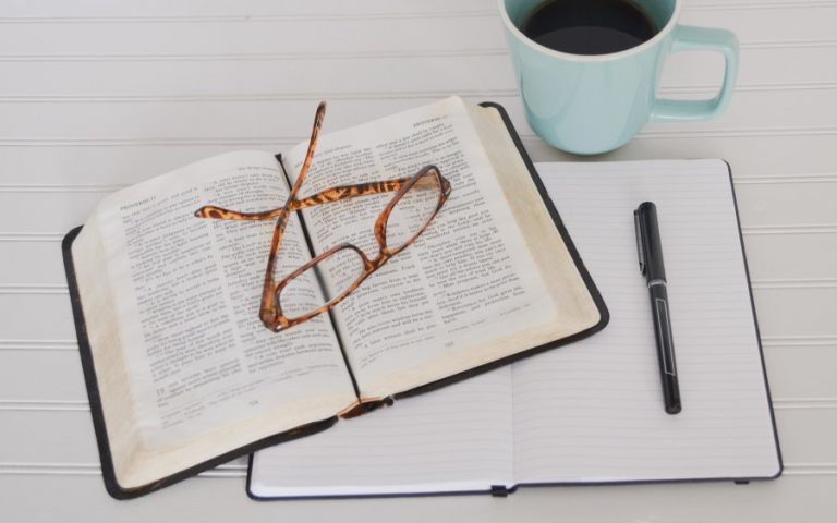 How to Study the Bible for Beginners: 12 Easy Steps