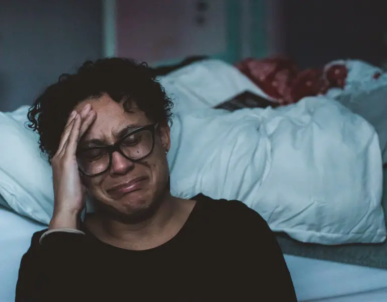 16 Signs Of A Broken Heart Woman And How To Get Out Of Depression
